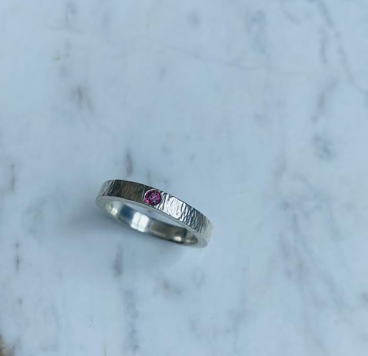 Anillo Minimal 1 Rubí