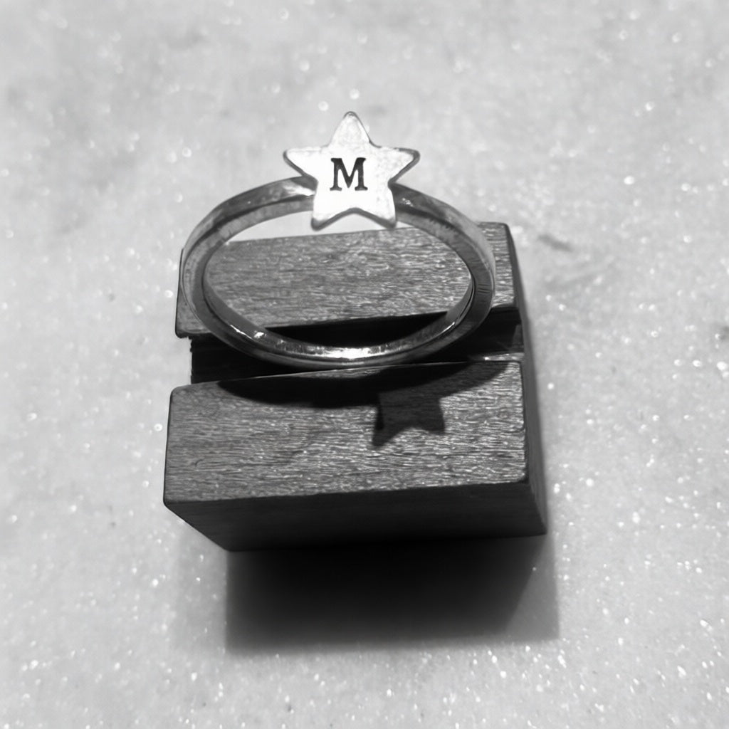 Anillo grabado 1 letra
