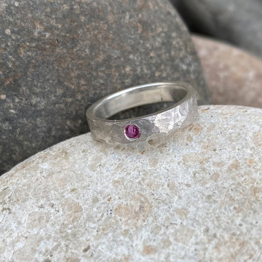 Anillo Minimal 1 Rubí