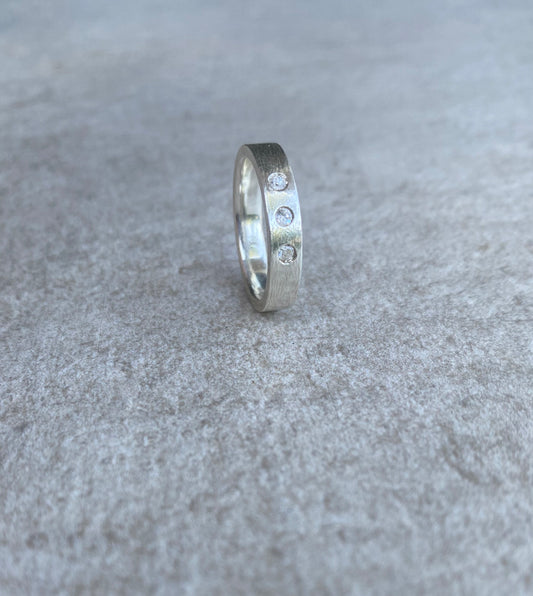 Anillo Minimal 3 piedras